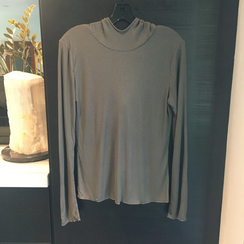 Zara (L) Thin Long Sleeve Hoodie